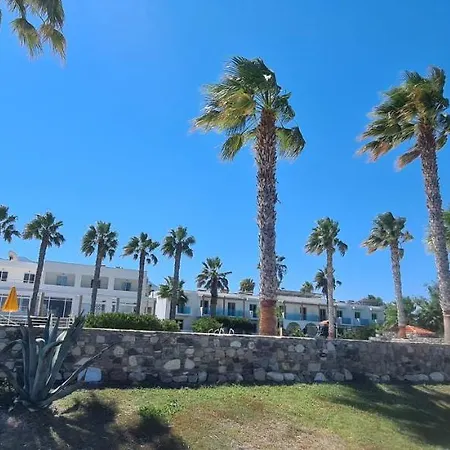 アパートホテル Irina Tigaki