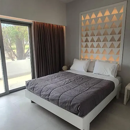 Aparthotel Irina 3*