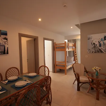 アパートホテル Irina 3*