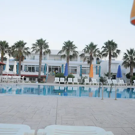 Irina アパートホテル 3*