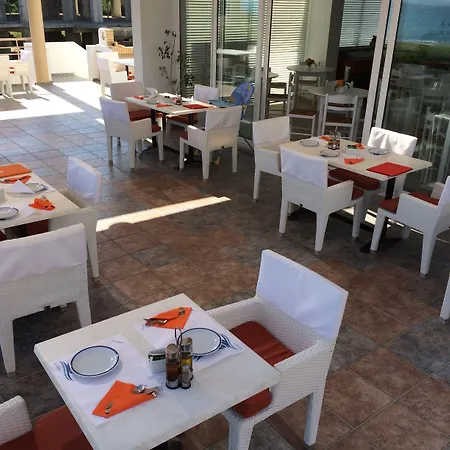 Irina Aparthotel 3*