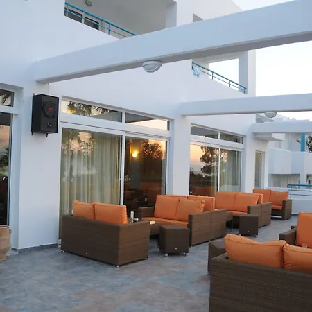 アパートホテル Irina 3*