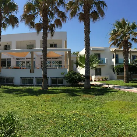 Irina アパートホテル 3*