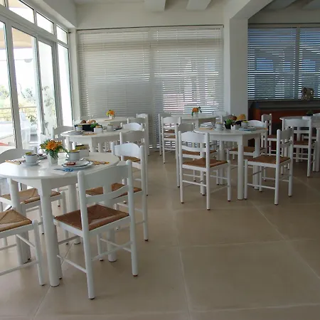 Irina 3* Тигаки