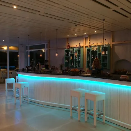 伊琳娜海滩公寓式酒店 3* Tigaki