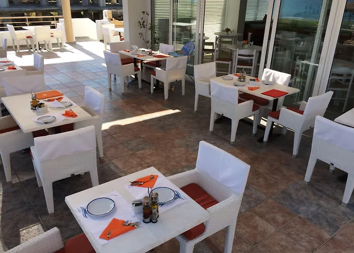 Irina Aparthotel 3*